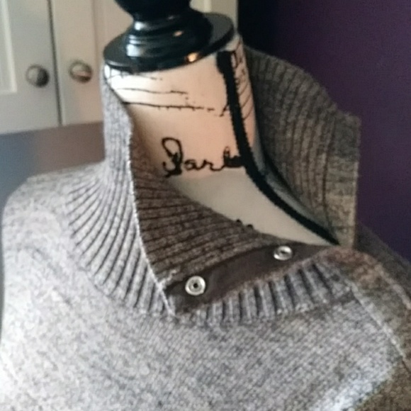 GAP button up turtleneck - Picture 2 of 5